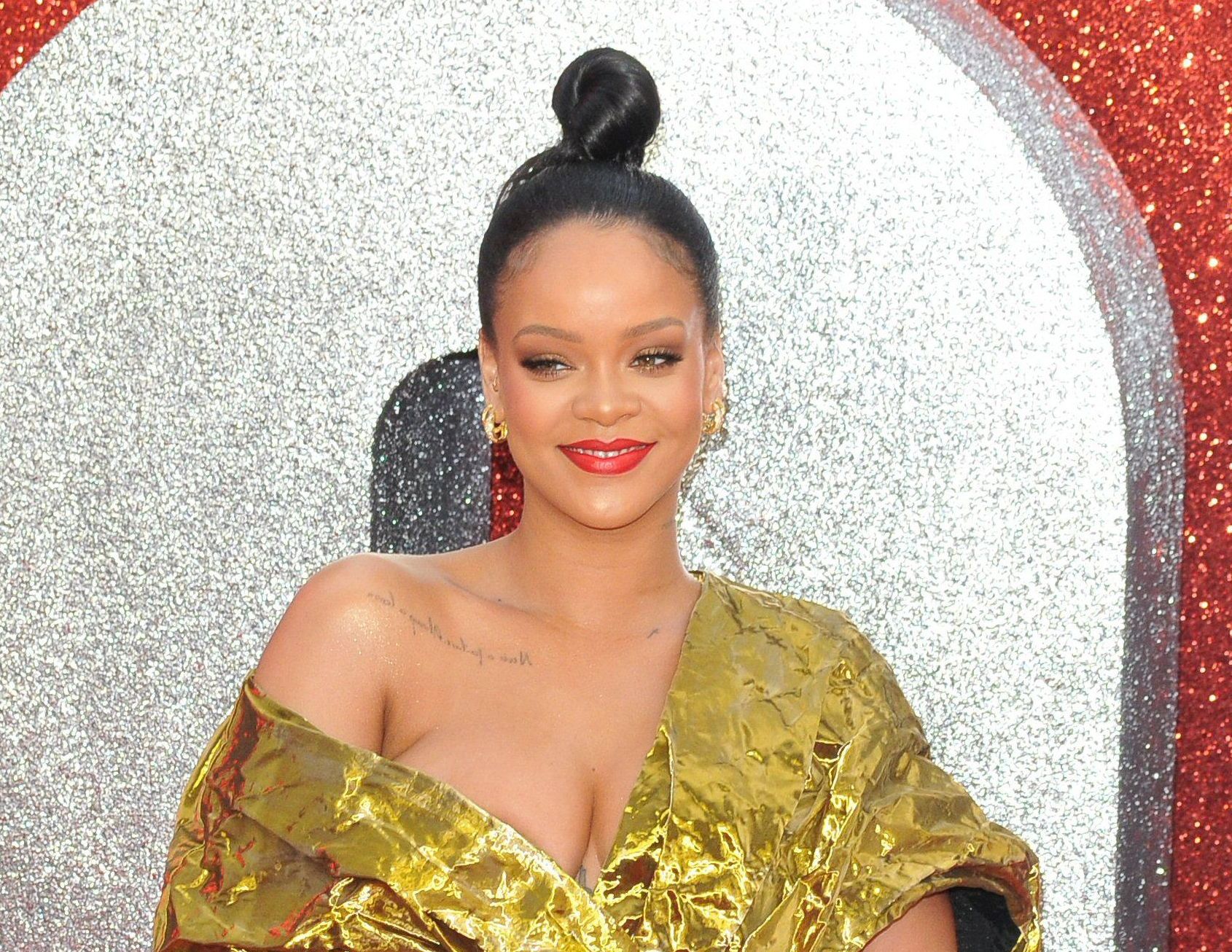 Rihanna Are O Nouă Tunsoare Asimetrică Glamourro