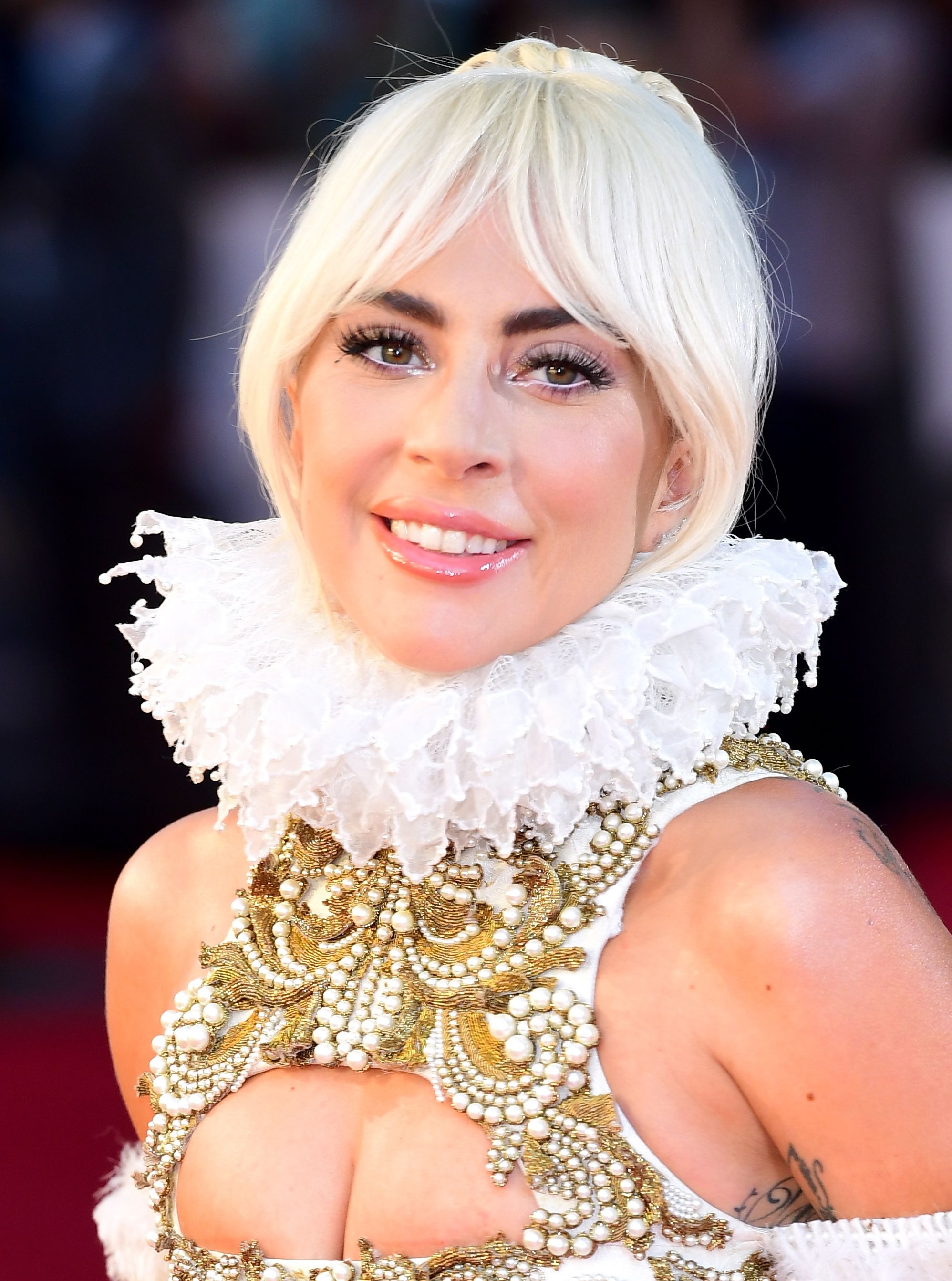 Lady Gaga și-a tuns și vopsit părul după ce a terminat filmările pentru A Star is Born