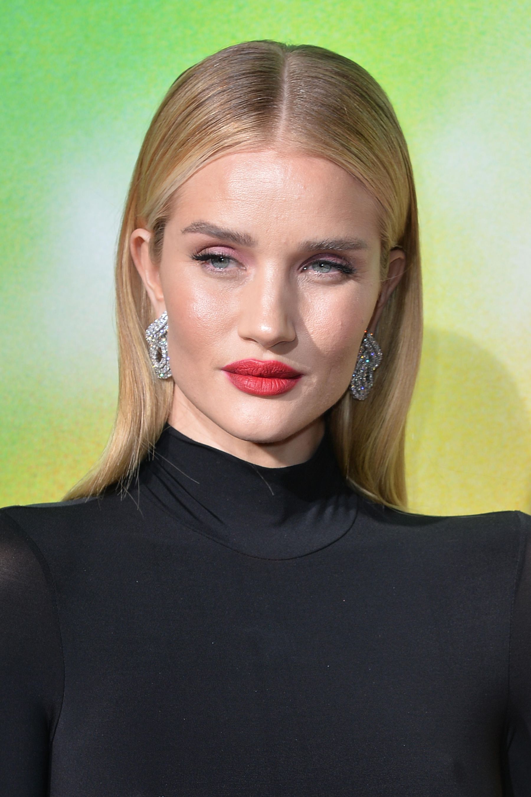 Supermodel Beauty: Rosie Huntington-Whiteley, despre machiaj și rutina de skincare