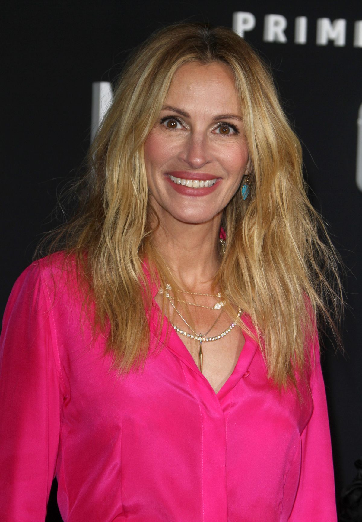 Julia Roberts are acum reflexii roz în păr și arată minunat