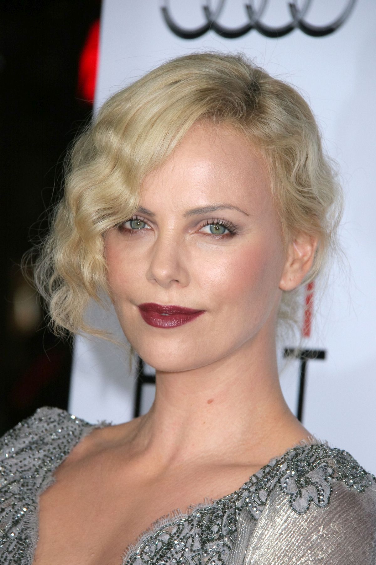 Charlize Theron are o percepție sănătoasă asupra îmbătrânirii și ar trebui să-i luăm exemplul