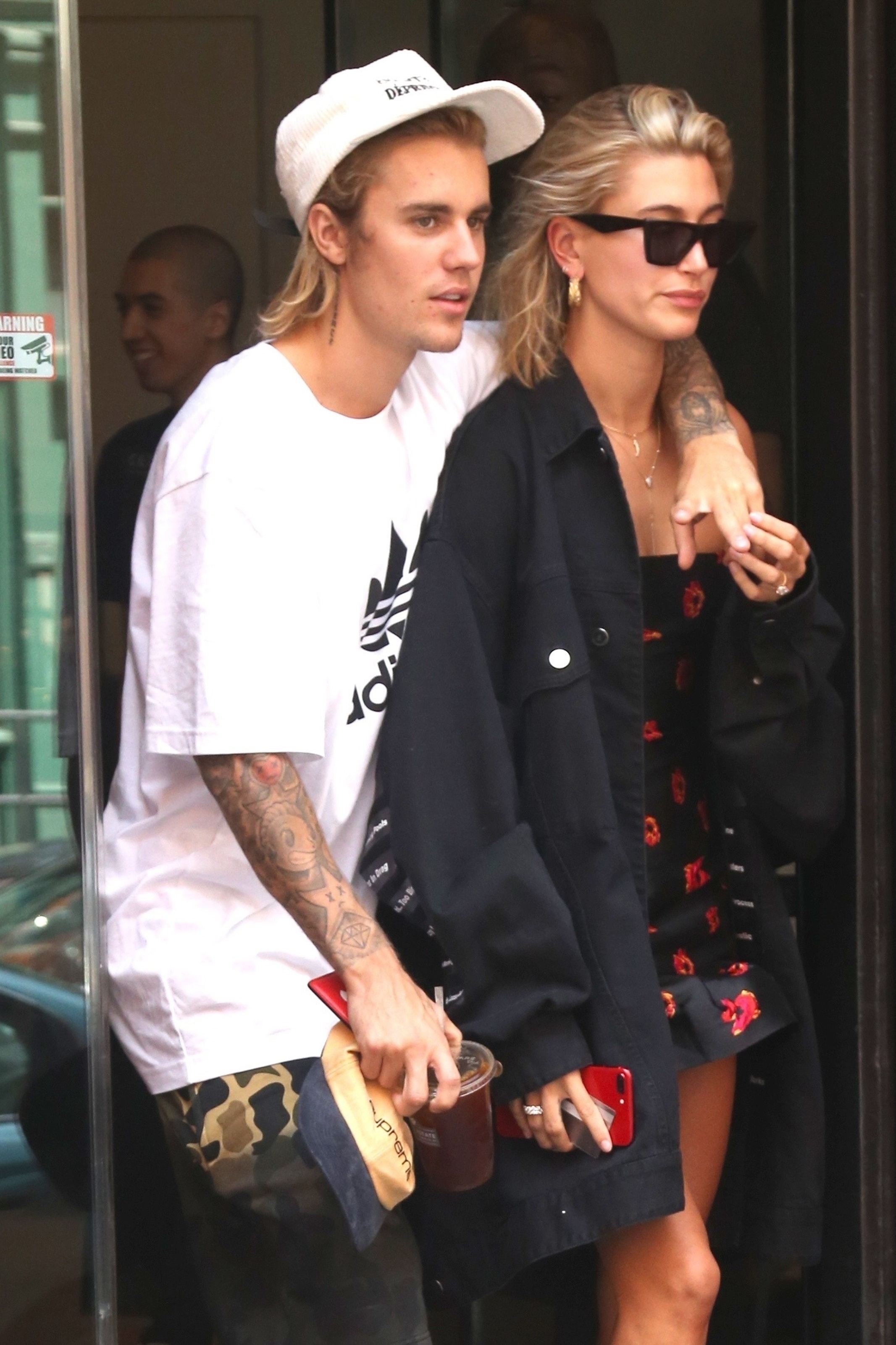 Justin Bieber s-a ras pe cap