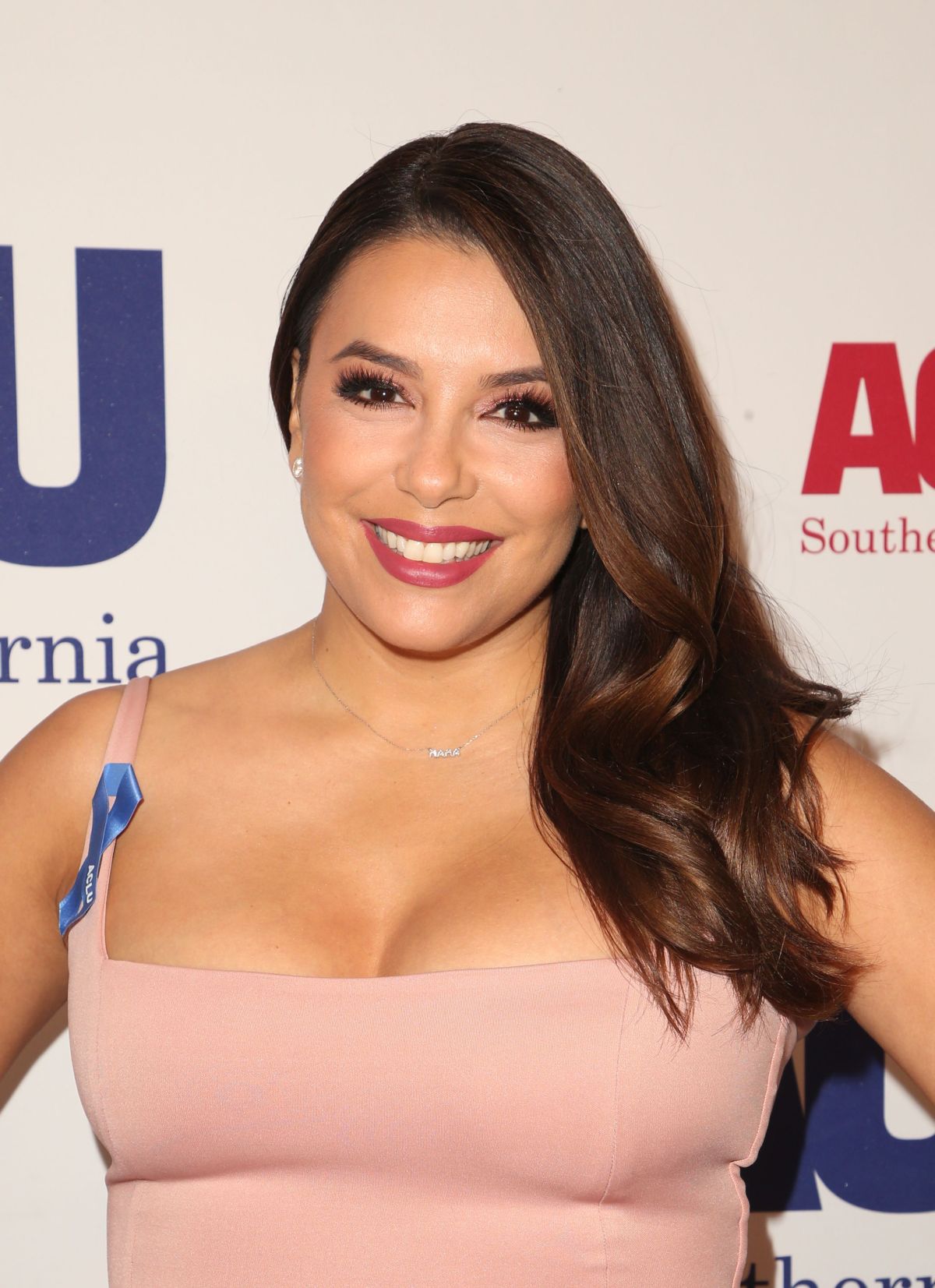 Eva Longoria spune că acest produs de beauty o face să se simtă încrezătoare