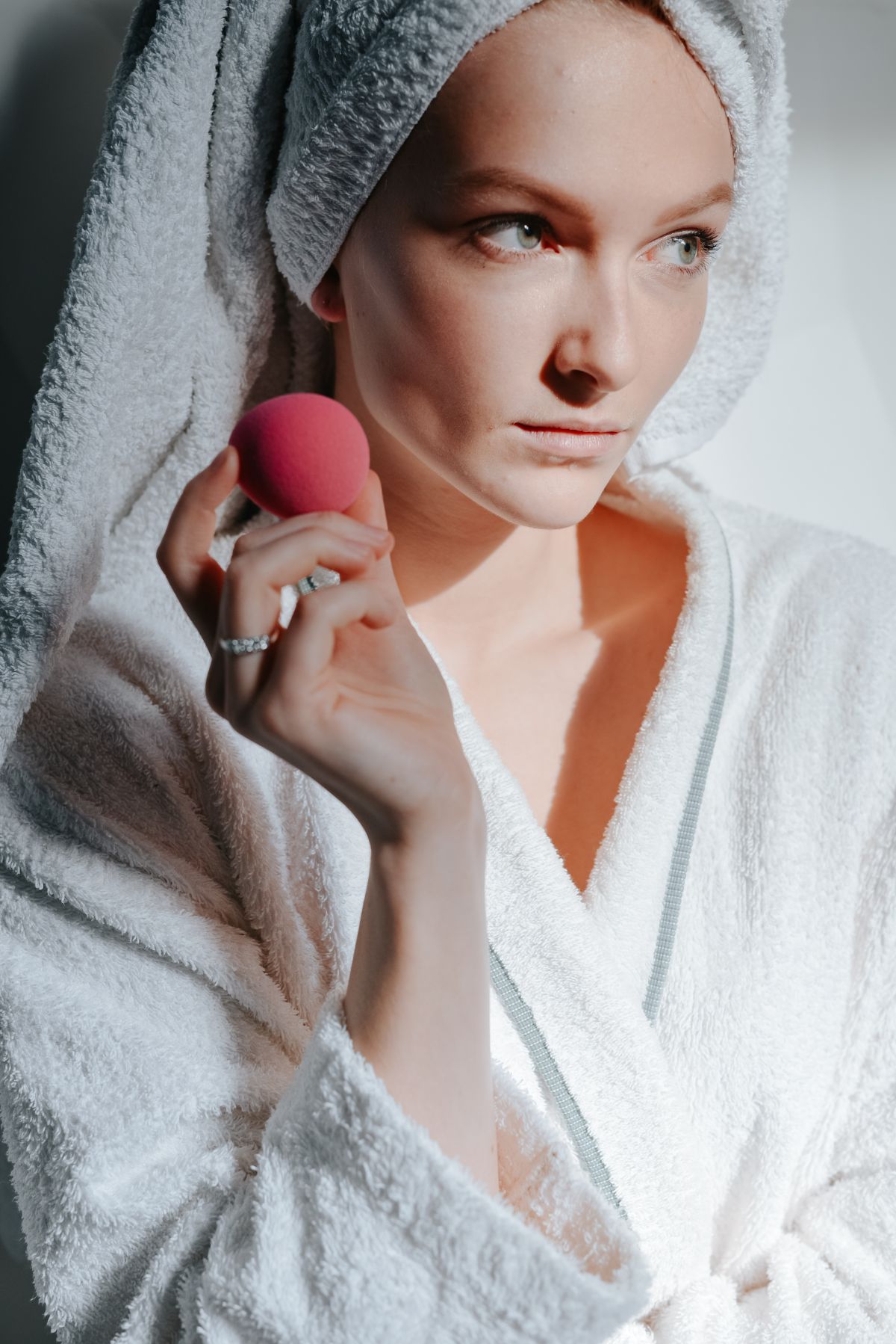 Greșeala pe care o faci atunci când folosești Beautyblenderul, conform celei care l-a creat